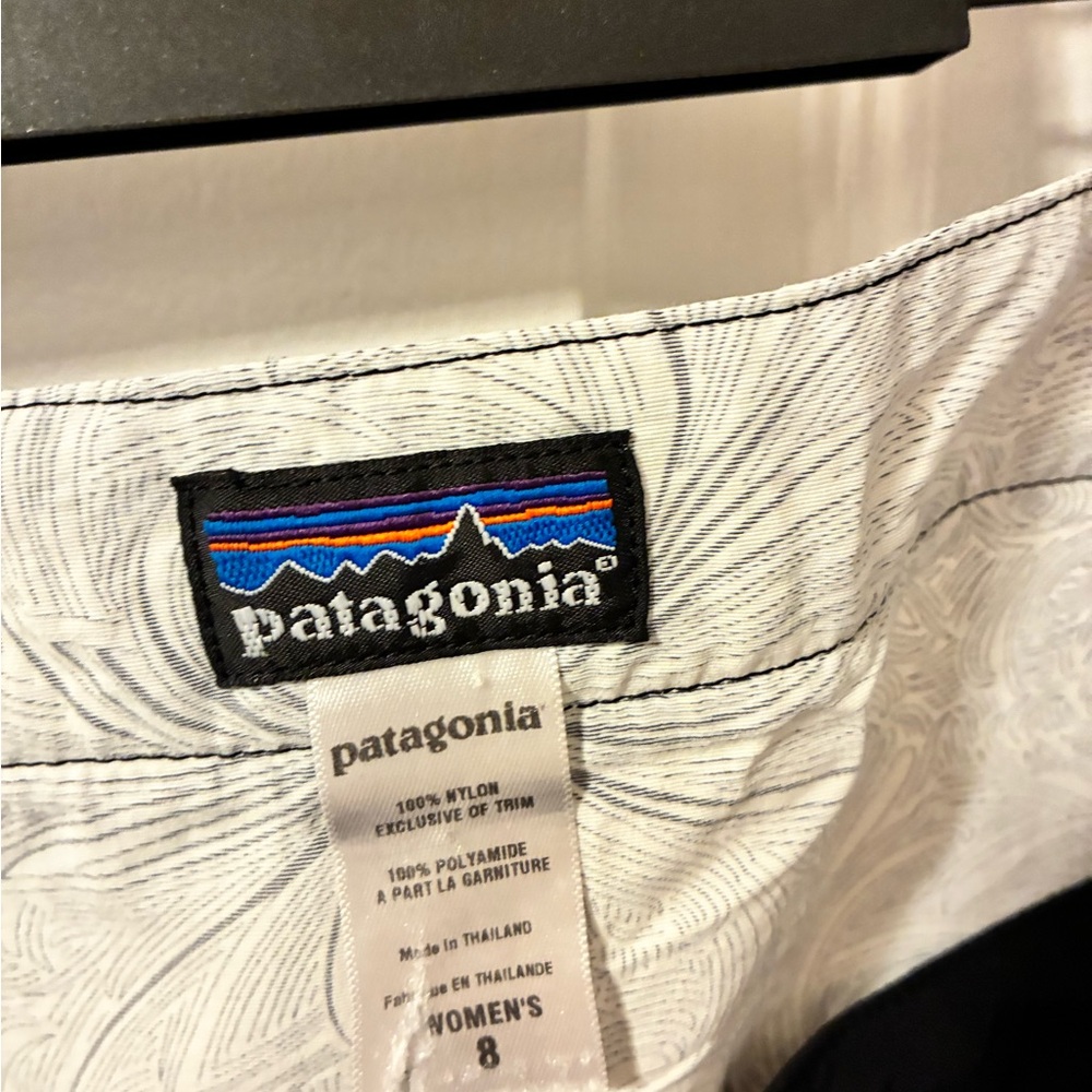 Patagonia Women's boardie skort with removable skirt or shorts - Picture 2 of 9